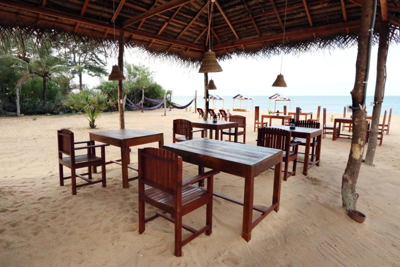 Hotel Feel The Waves Arugam Bay Esterno foto