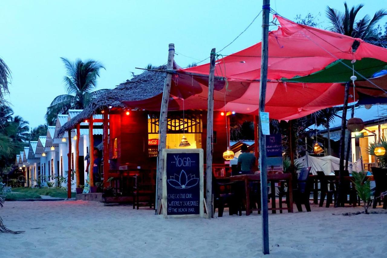 Hotel Feel The Waves Arugam Bay Esterno foto